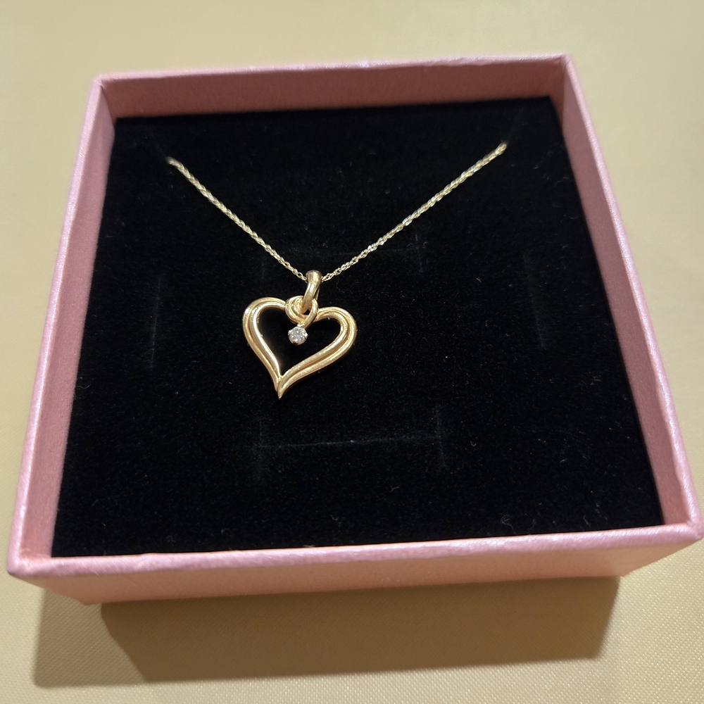 Solid 14k Gold Diamond Heart Pendant Necklace